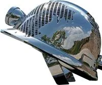 Каска - скульптура абстрактная скульптура из нержавеющей стали на заказ — Саратов